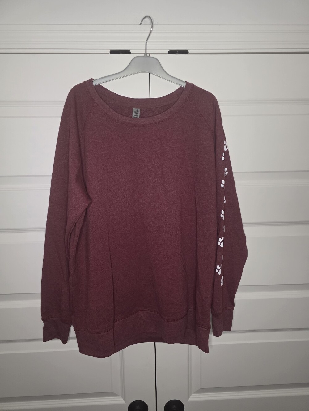 Instant Message 2XW Womens Maroon White Paw Print Left Sleeve Long Sleeve Top